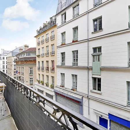 Beautiful With Balcony-sentier Bourse Apartment *